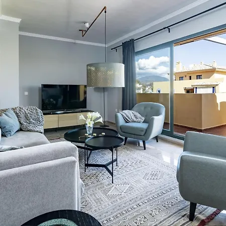 La-beautiful 3 Bedroom Penthouse Close To Sea マルベーリャ